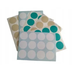 5,5 cm etikett för marmelad, 48 st., mörkröd matt