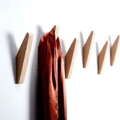 6 väggkrokar i trä 14,2*4,4*2,1 cm, minimalistiska klädkrokar i ek, används för att hänga badrumshanddukar.