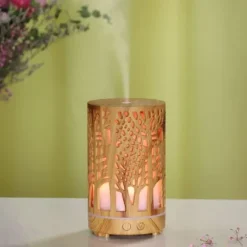 Aromaterapifuktare i träfiberplast, USB-driven eterisk oljediffusor med 7 LED-färgade lampor och fjärrkontroll (EU-kontakt 100-240V)