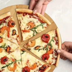 Bambu Pizza Fatär med Inox Pizzaskärare För Precisionsskärning Cheffinger Ljusbrun
