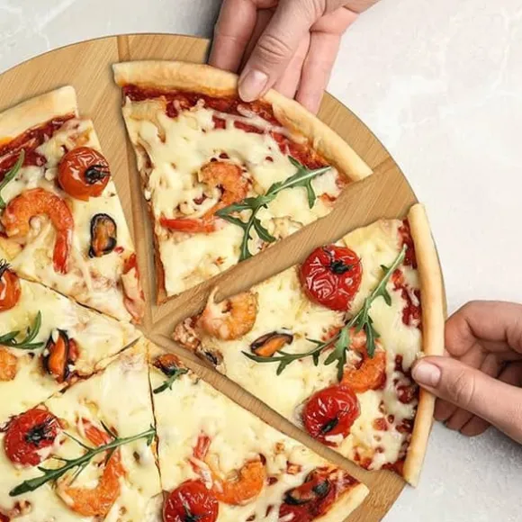 Bambu Pizza Fatär med Inox Pizzaskärare För Precisionsskärning Cheffinger Ljusbrun
