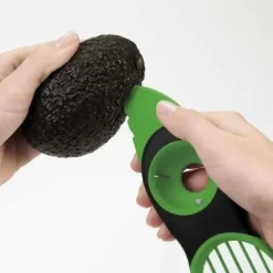 Bekväm lättanvänd 3 i 1 multifunktionell fruktavokadoskärare