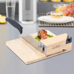 Biltong & Jerky-skärare, guillotin med ek-skärbräda och träbas, hushållsmodell, beige