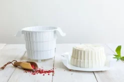 Borner Cheesemaker & Multimaker med fräscht lock, sikt salladsskål serveringsskål, gör din egen färskost hemma röd