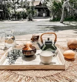 BRICKA MED MATKLÄDD M VIT