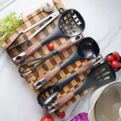 7-delat köksredskapsset: Sked, visp, tång, stativ