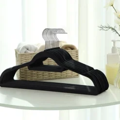 Galgar med sammet 20-pack – tunna, halkfria klädhängare med 360° roterbar krok