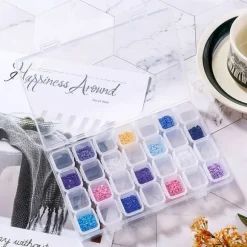 Genomskinlig förvaringslåda med 28 fack