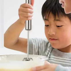 Äggvisp i rostfritt stål Halvautomatisk äggvisp Handskjut roterande vispmixer för blandning av mjölkskummare gräddtillverkning