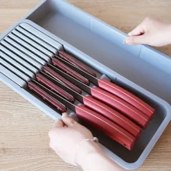 Justerbar förvaringslåda för bestick