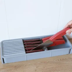 Justerbar förvaringslåda för bestick