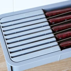 Justerbar förvaringslåda för bestick