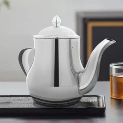 Kaffekanna i rostfritt stål med kapacitet 1L, med utgjutningspip och lock, Silver Signature.