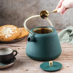 Kinghoff Gjutjärns Imbryk 1L med Filter Flaska Grön