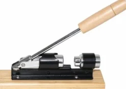 KingHoff nötknäppare på stativ KINGHOFF KH-1660