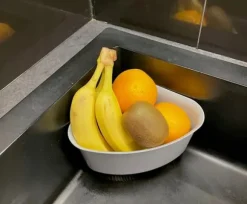 Köksavrinning för hörndiskho för grönsaker och frukt 23x16,5 cm