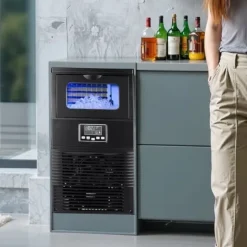 Kommersiell ismaskin - Fristående isbitsmaskin - 36 kg/24 h - 5,4 kg isförvaring - 32 isbitar/cykel - LED-display - Självrengöring - Rostfritt stål