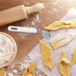 Konditorivaror - Zenker - Riflerat hjul - Rostfritt stål - Plasthandtag - Lätt att skära