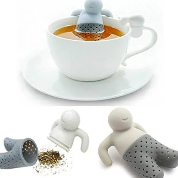 Mat och luktfritt silikon tesilfilter för örtte i form av en man som tar ett bad i koppen
