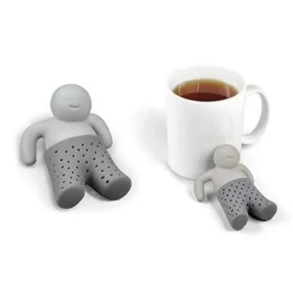 Mat och luktfritt silikon tesilfilter för örtte i form av en man som tar ett bad i koppen