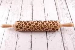 MoodForWood Träkavel, Graverad, 43 cm med Handtag, Perfekt för Bakning - Påskäggsmönster