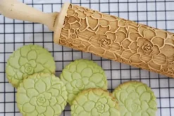 MoodForWood Träkavel, Graverad, 43 cm med Handtag, Perfekt för Bakning - Suckulenter Mönster