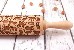 MoodForWood Träkavel, Graverad, 43 cm med Handtag, Perfekt för Bakning - Roliga Katter Mönster