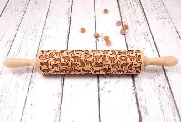 MoodForWood Träkavel, Graverad, 43 cm med Handtag, Perfekt för Bakning - Roliga Katter Mönster