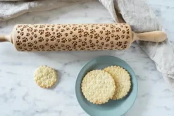 MoodForWood Träkavel, Graverad, 43 cm med Handtag, Perfekt för Bakning - Tassmönster