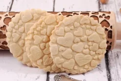 MoodForWood Träkavel, Graverad, 43 cm med Handtag, Perfekt för Bakning - Hjärtmönster