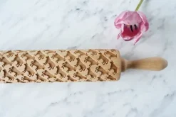 MoodForWood Träkavel, Graverad, 43 cm med Handtag, Perfekt för Bakning - Komönster