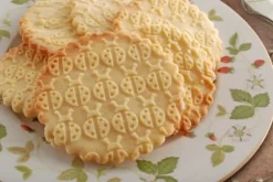 MoodForWood Träkavel, Graverad, 43 cm med Handtag, Perfekt för Bakning - Nyckelpiga Mönster