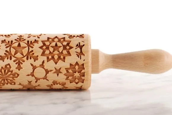 MoodForWood Träkavel, Graverad, 43 cm med Handtag, Perfekt för Bakning - Snöflingemönster