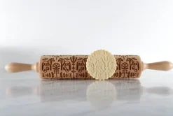 MoodForWood Träkavel, Graverad, 43 cm med Handtag, Perfekt för Bakning - Dala Mönster