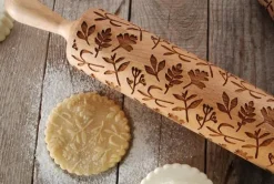 MoodForWood Träkavel, Graverad, 43 cm med Handtag, Perfekt för Bakning - Örtmönster