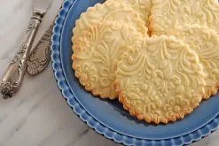 MoodForWood Träkavel, Graverad, 43 cm med Handtag, Perfekt för Bakning - Rosemaling Mönster