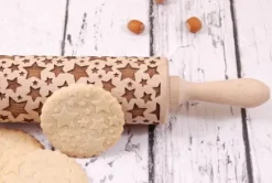 MoodForWood Träkavel, Präglad, 43 cm med Handtag, Perfekt för Bakning - Stjärnmönster