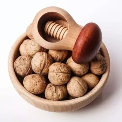 Nötknäppare i trä med svamp | Spiraldesign för alla nötter | Köksinredning