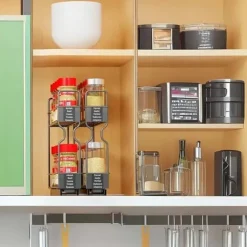 OBOSOE 2-vånings Kryddhylla för Skåp – Tung Duty Utdraggbar Design med Märklappar, 13 cm bred x 27 cm djup x 25 cm hög (Utan Burkar)