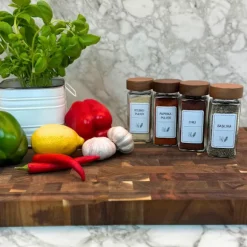 24-Pack Kryddburkar med Akaciaträlock – Kryddset med Svenska etiketter