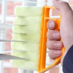 Persiennborste - rengör 6 persiennlameller samtidigt