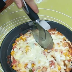 Pizza Hjul Skärare och Ost Spatel Set med Låda - Rostfritt Stål Pizza Skivare och Serveringsset