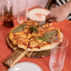 Pizzaset - LIVOO - MES158 - Akaciaträ - 30 x 45 cm - 1 pizzaskärare - Handtag med upphängningshål