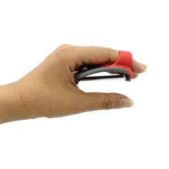 Praktisk Potatisskalare på Fingret - Röd