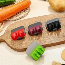 Praktisk Potatisskalare på Fingret - Röd