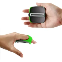 Praktisk Potatisskalare på Fingret - Röd