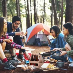 Relaxdays Flaska i trä, med flasköppnare, 6 flaskor, låda, present till fars dag, natur