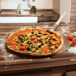 Rund tårta pizzaskyffel Ø 30,5 cm metall med trähandtag 79 cm lång Köksbricka