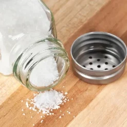 Salt- och pepparkar med stativ, 3 stycken.