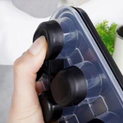 Silikoniskubform för infrysning av isbitar med lock